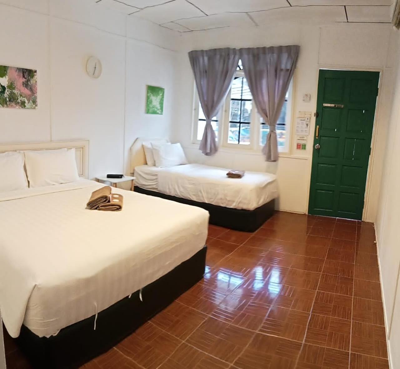 Vagary Pangkor Hotel Pekan Pangkor Bagian luar foto
